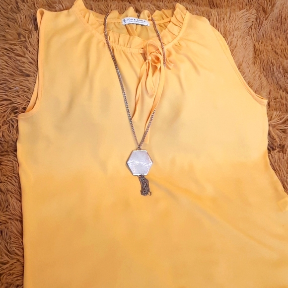 Top - Picture 2 of 4